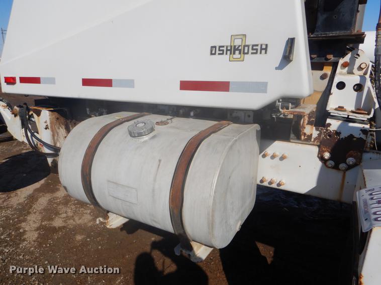 image for item DD5877 1999 Oshkosh S2346 ready mix truck