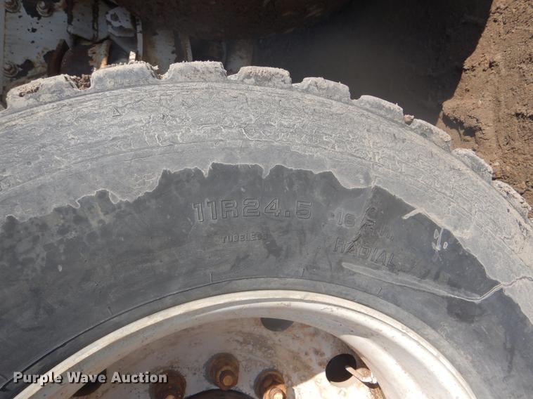 image for item DD5877 1999 Oshkosh S2346 ready mix truck