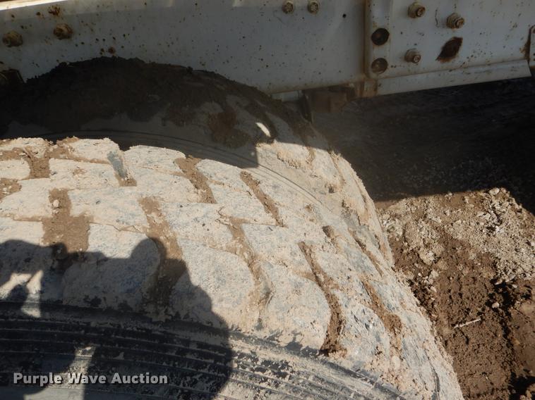 image for item DD5877 1999 Oshkosh S2346 ready mix truck