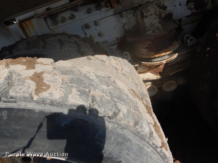 image for item DD5877 1999 Oshkosh S2346 ready mix truck