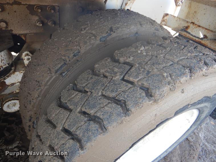 image for item DD5877 1999 Oshkosh S2346 ready mix truck