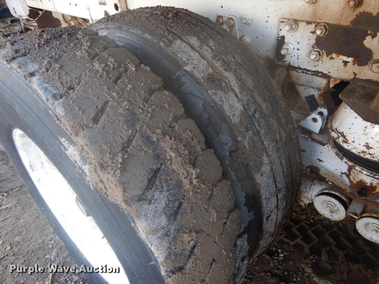 image for item DD5877 1999 Oshkosh S2346 ready mix truck