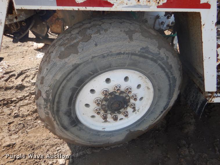 image for item DD5877 1999 Oshkosh S2346 ready mix truck