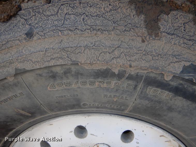 image for item DD5877 1999 Oshkosh S2346 ready mix truck