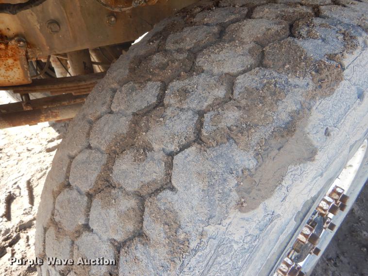 image for item DD5877 1999 Oshkosh S2346 ready mix truck