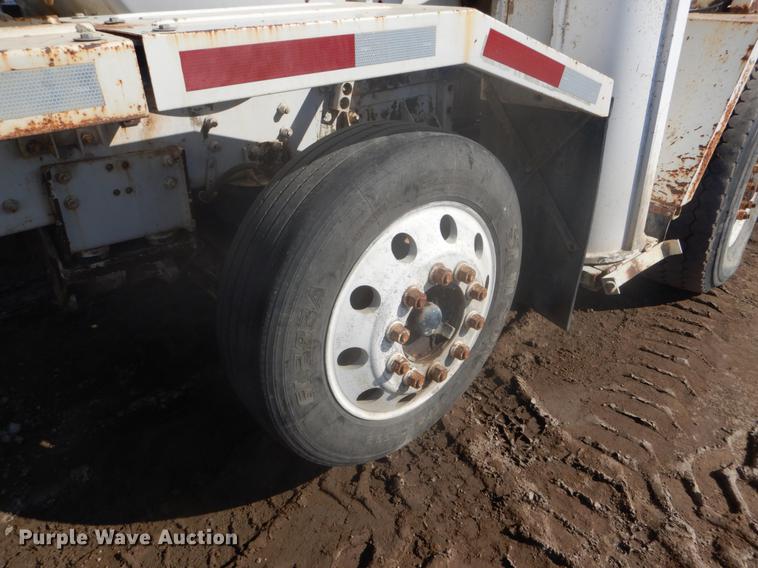 image for item DD5877 1999 Oshkosh S2346 ready mix truck