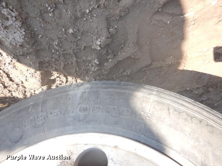 image for item DD5877 1999 Oshkosh S2346 ready mix truck