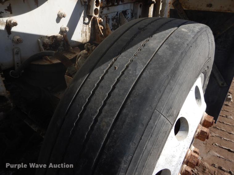 image for item DD5877 1999 Oshkosh S2346 ready mix truck