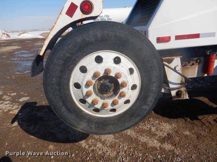 image for item DD5877 1999 Oshkosh S2346 ready mix truck