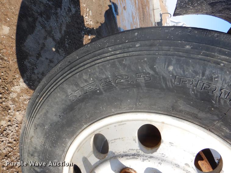 image for item DD5877 1999 Oshkosh S2346 ready mix truck