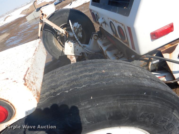 image for item DD5877 1999 Oshkosh S2346 ready mix truck