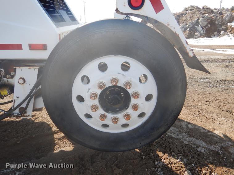 image for item DD5877 1999 Oshkosh S2346 ready mix truck