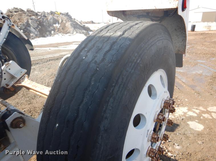 image for item DD5877 1999 Oshkosh S2346 ready mix truck