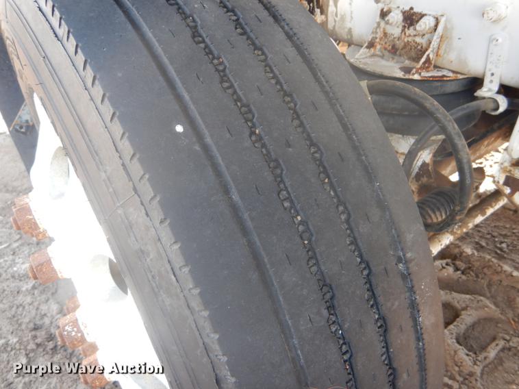 image for item DD5877 1999 Oshkosh S2346 ready mix truck