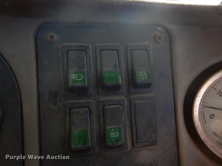 image for item DD5877 1999 Oshkosh S2346 ready mix truck