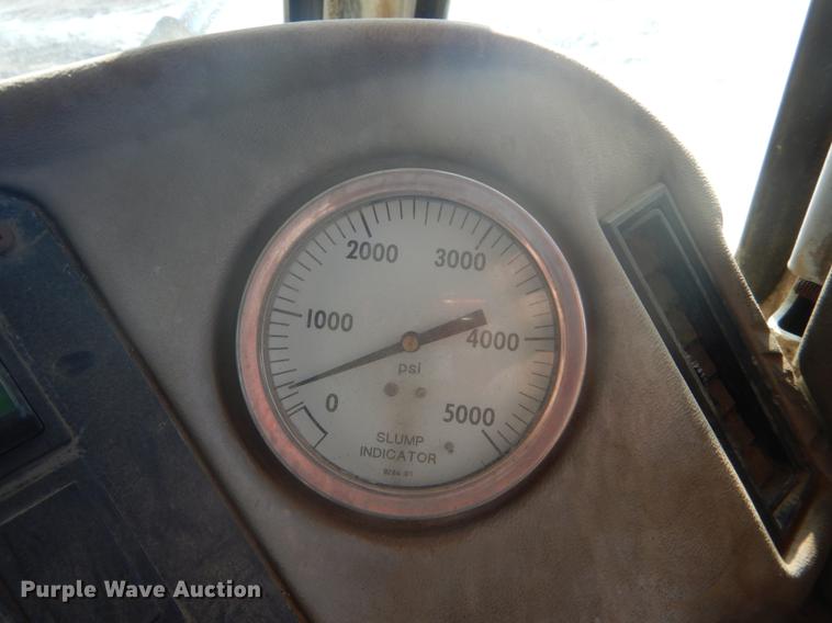 image for item DD5877 1999 Oshkosh S2346 ready mix truck