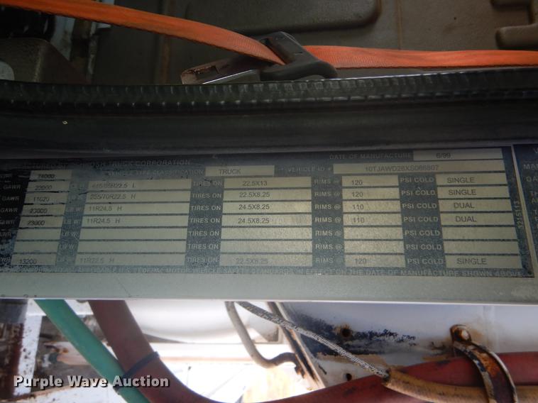 image for item DD5877 1999 Oshkosh S2346 ready mix truck