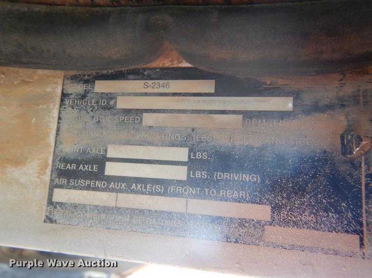 image for item DD5877 1999 Oshkosh S2346 ready mix truck