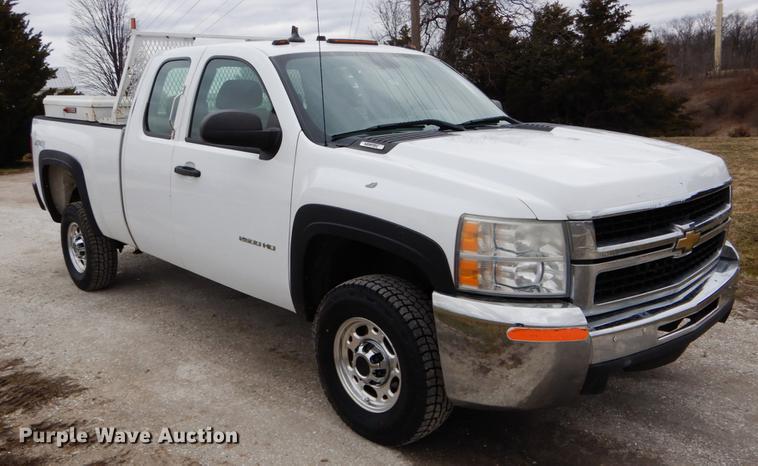 image for item DE6056 2010 Chevrolet Silverado 2500HD Ext. Cab pickup truck