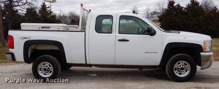 image for item DE6056 2010 Chevrolet Silverado 2500HD Ext. Cab pickup truck