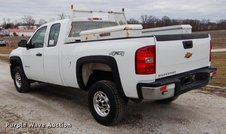 image for item DE6056 2010 Chevrolet Silverado 2500HD Ext. Cab pickup truck