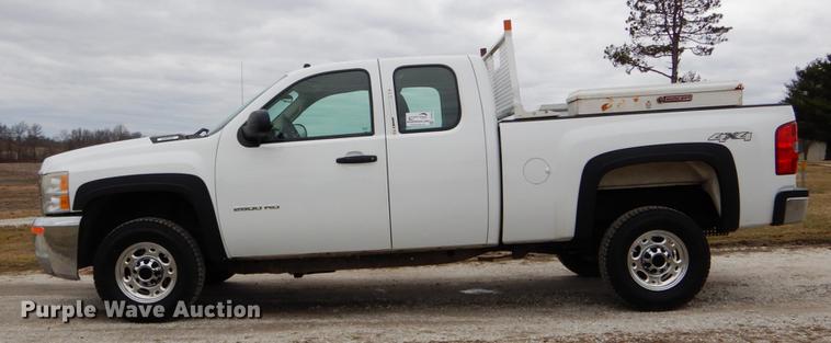 image for item DE6056 2010 Chevrolet Silverado 2500HD Ext. Cab pickup truck