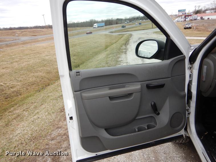 image for item DE6056 2010 Chevrolet Silverado 2500HD Ext. Cab pickup truck
