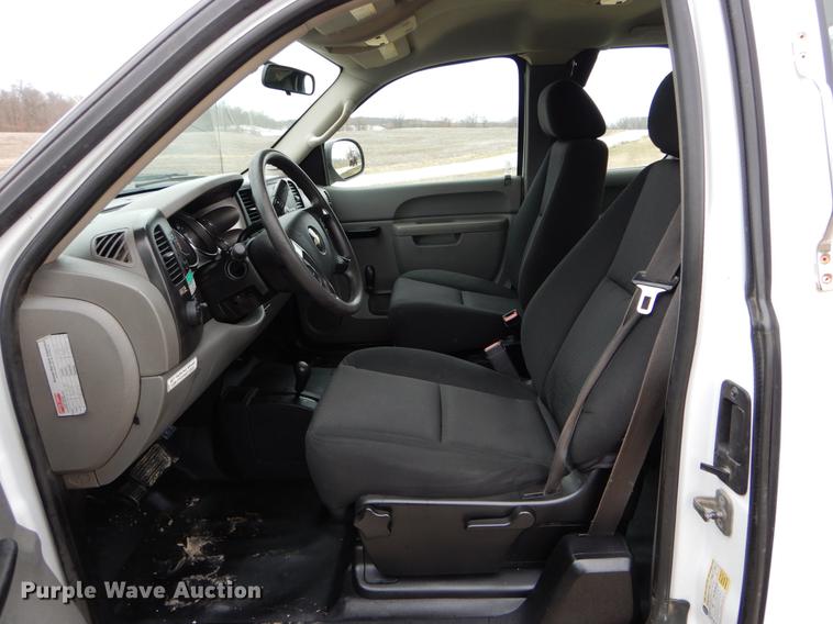 image for item DE6056 2010 Chevrolet Silverado 2500HD Ext. Cab pickup truck