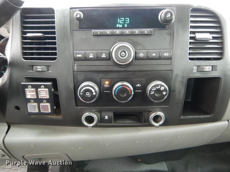 image for item DE6056 2010 Chevrolet Silverado 2500HD Ext. Cab pickup truck