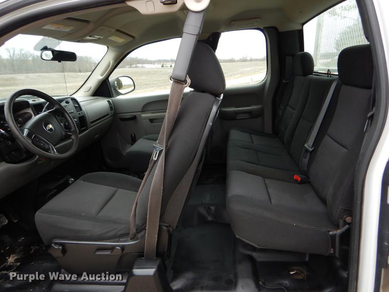 image for item DE6056 2010 Chevrolet Silverado 2500HD Ext. Cab pickup truck