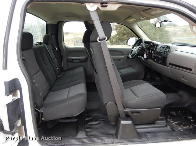image for item DE6056 2010 Chevrolet Silverado 2500HD Ext. Cab pickup truck
