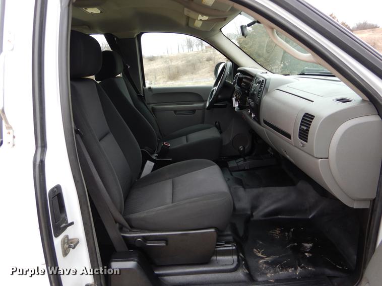 image for item DE6056 2010 Chevrolet Silverado 2500HD Ext. Cab pickup truck