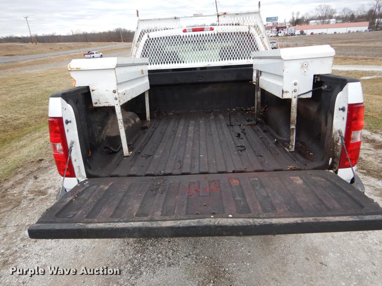 image for item DE6056 2010 Chevrolet Silverado 2500HD Ext. Cab pickup truck