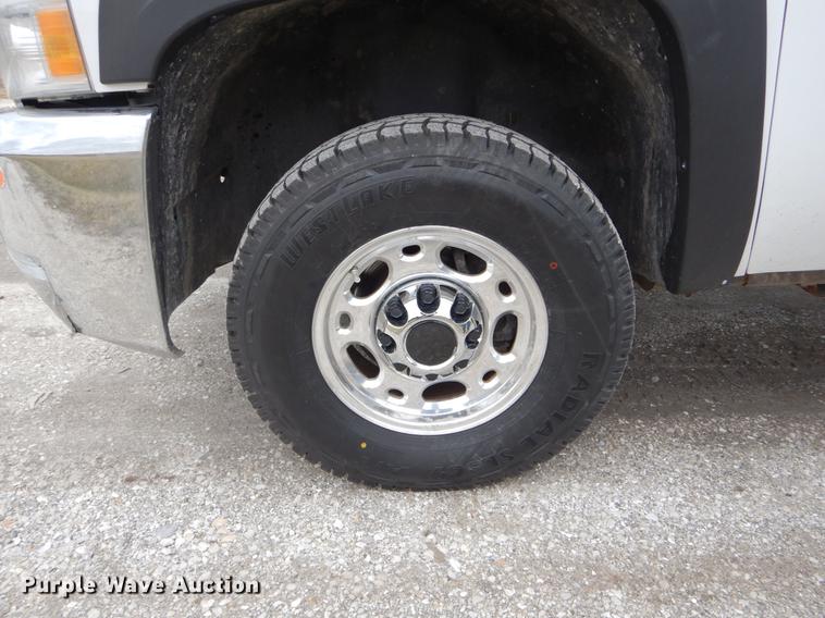 image for item DE6056 2010 Chevrolet Silverado 2500HD Ext. Cab pickup truck