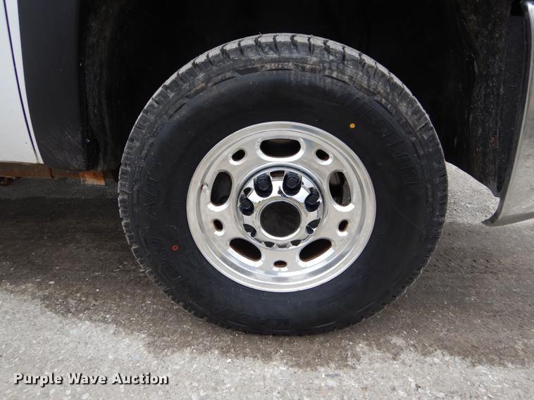 image for item DE6056 2010 Chevrolet Silverado 2500HD Ext. Cab pickup truck