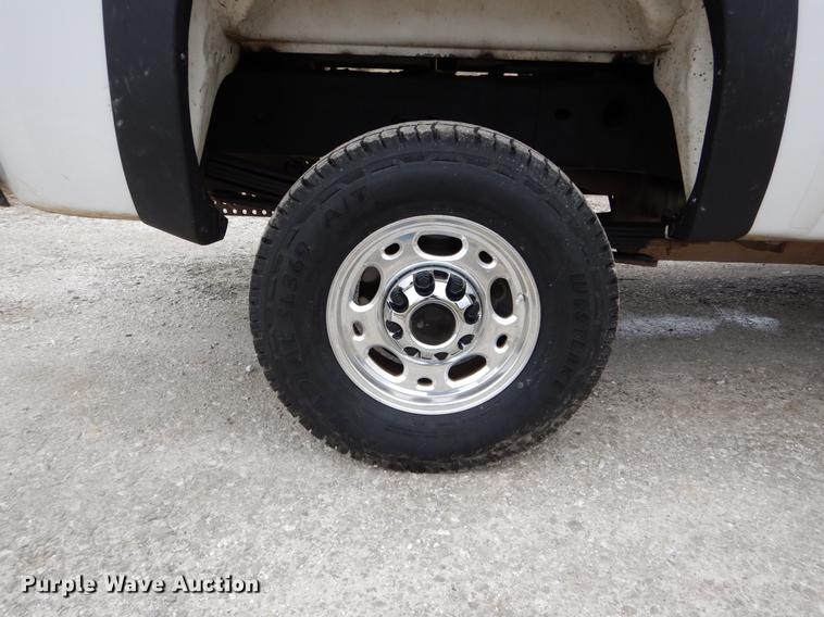 image for item DE6056 2010 Chevrolet Silverado 2500HD Ext. Cab pickup truck