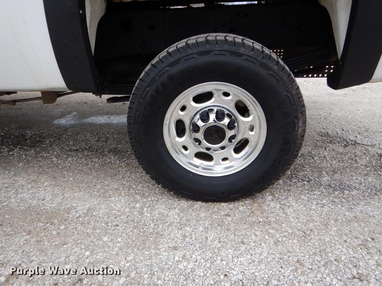 image for item DE6056 2010 Chevrolet Silverado 2500HD Ext. Cab pickup truck