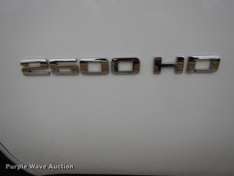 image for item DE6056 2010 Chevrolet Silverado 2500HD Ext. Cab pickup truck