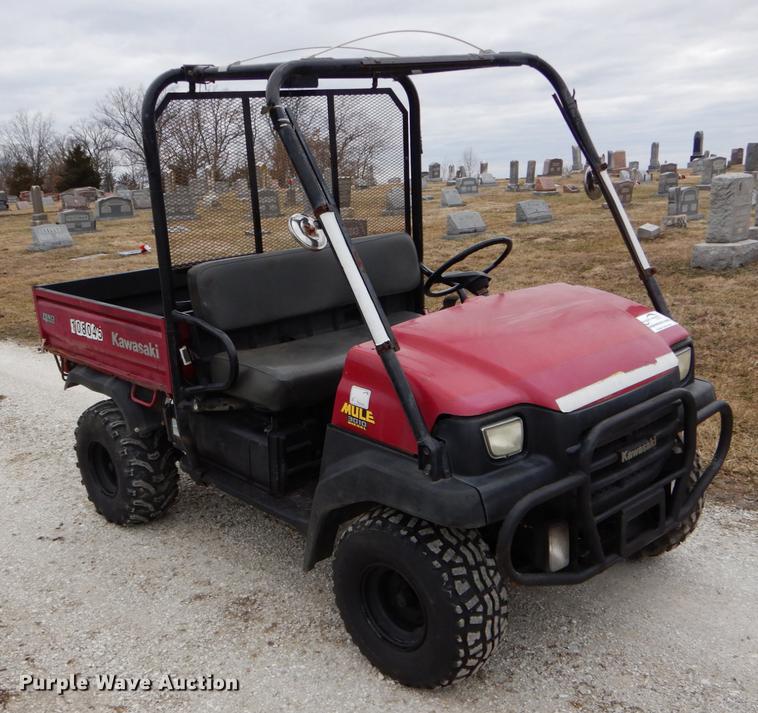 image for item DE6057 2004 Kawasaki Mule 3010 utility vehicle