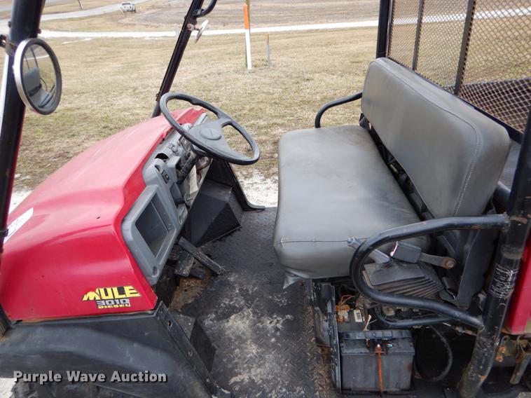 image for item DE6057 2004 Kawasaki Mule 3010 utility vehicle