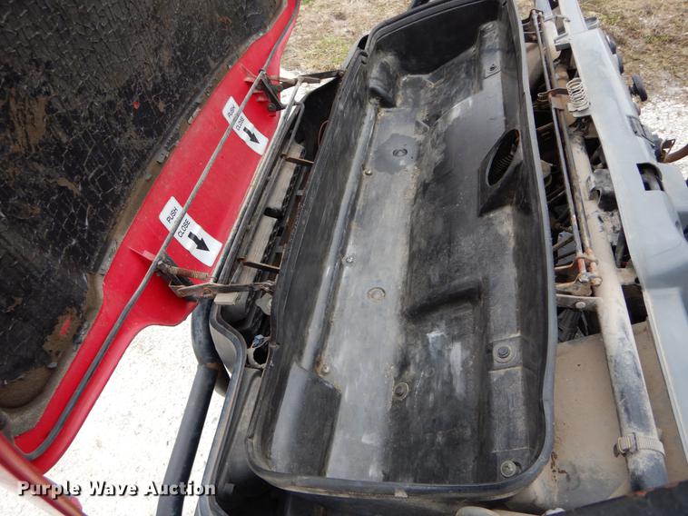 image for item DE6057 2004 Kawasaki Mule 3010 utility vehicle