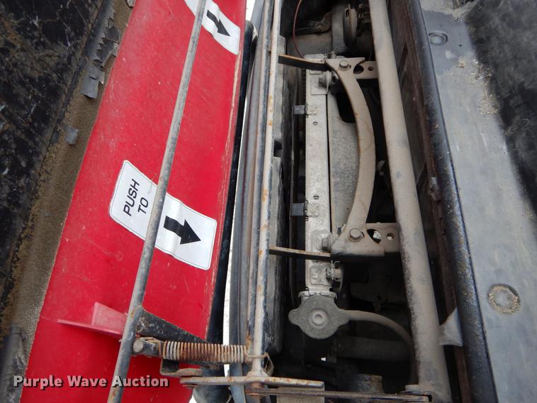 image for item DE6057 2004 Kawasaki Mule 3010 utility vehicle