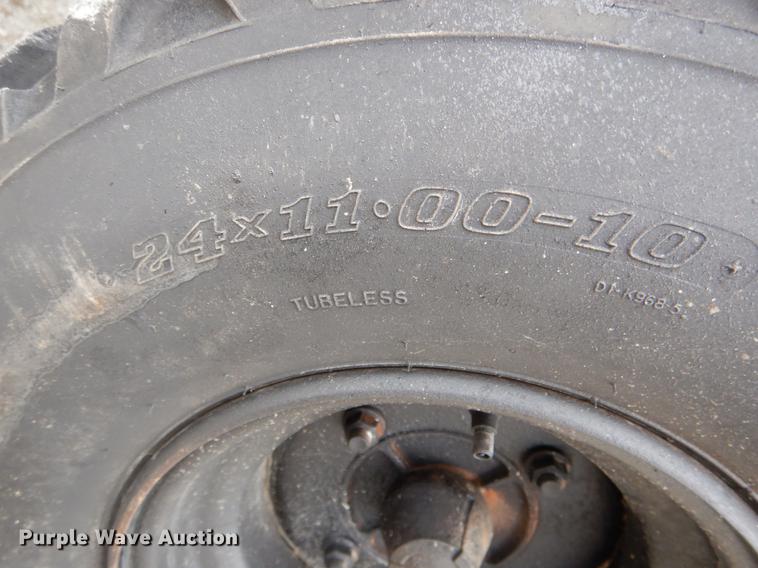 image for item DE6057 2004 Kawasaki Mule 3010 utility vehicle