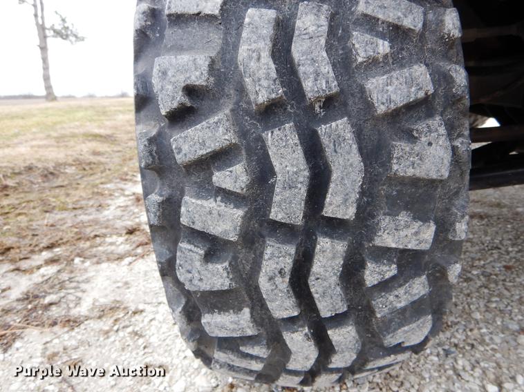 image for item DE6057 2004 Kawasaki Mule 3010 utility vehicle