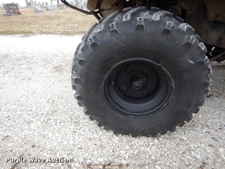 image for item DE6057 2004 Kawasaki Mule 3010 utility vehicle