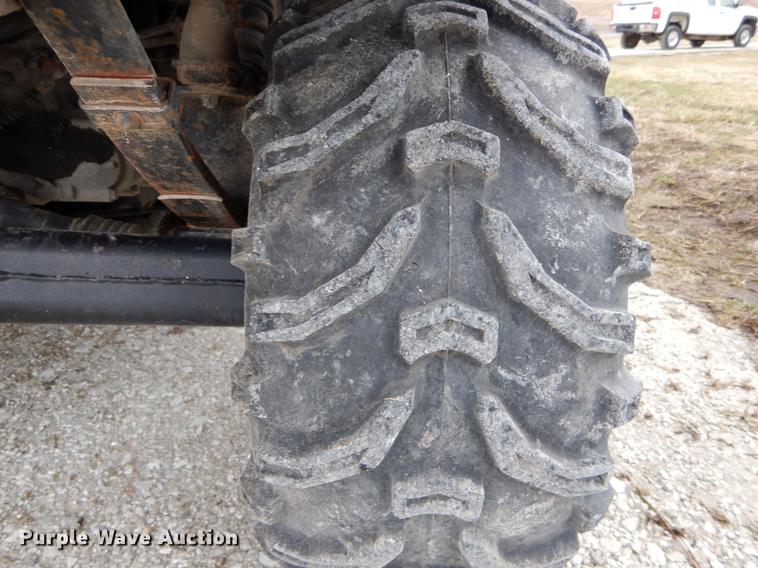 image for item DE6057 2004 Kawasaki Mule 3010 utility vehicle