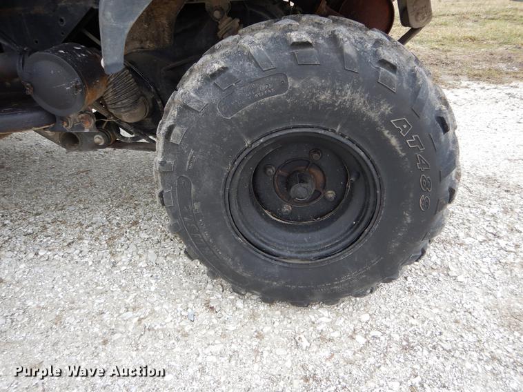 image for item DE6057 2004 Kawasaki Mule 3010 utility vehicle