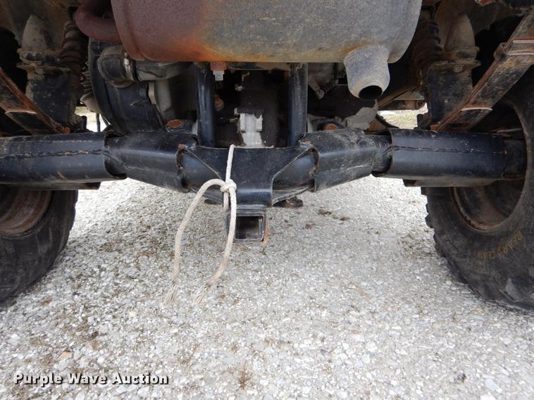 image for item DE6057 2004 Kawasaki Mule 3010 utility vehicle