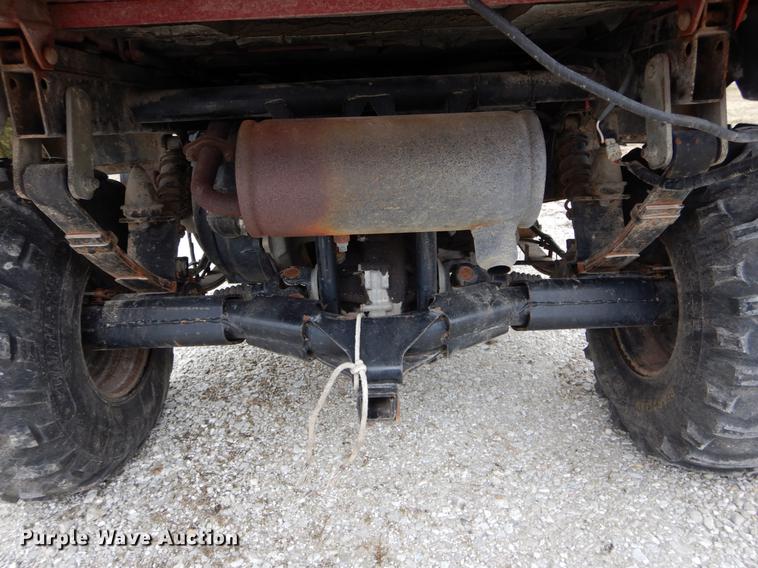 image for item DE6057 2004 Kawasaki Mule 3010 utility vehicle