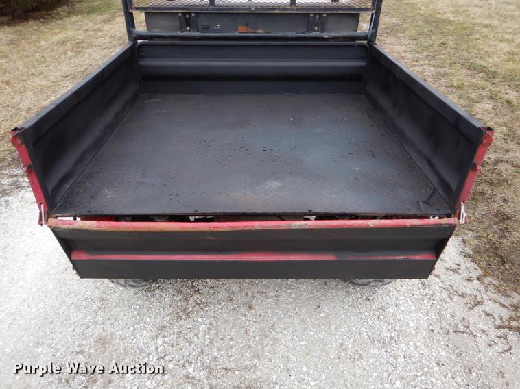 image for item DE6057 2004 Kawasaki Mule 3010 utility vehicle